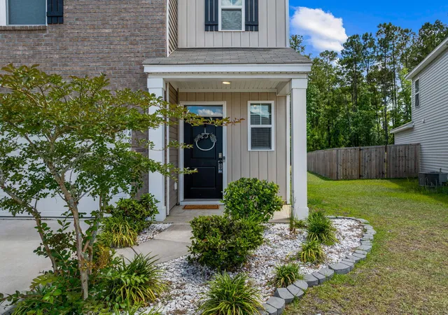 Photo 3 of Single family home for sale at 460 Cedarview Rd, Summerville, SC 29486 | MLS# 26015173 | Listing updated on 2026-08-04