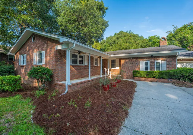 Photo 1 of Single family home for sale at 427 Parkdale Dr, Charleston, SC 29414 | MLS# 26023263 | Listing updated on 2026-09-14