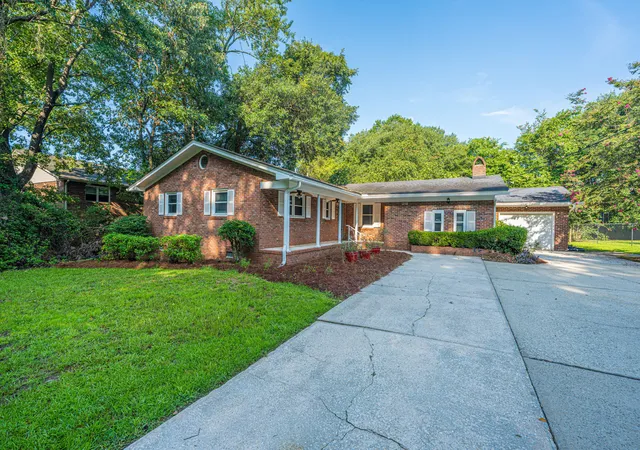 Photo 2 of Single family home for sale at 427 Parkdale Dr, Charleston, SC 29414 | MLS# 26023263 | Listing updated on 2026-09-14