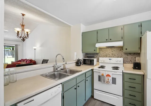 Listing Photo 4 - Condo for sale in building located at 406 Miami St, Ladson, SC 29456 - Unit #B