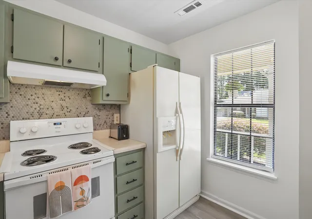 Listing Photo 5 - Condo for sale in building located at 406 Miami St, Ladson, SC 29456 - Unit #B