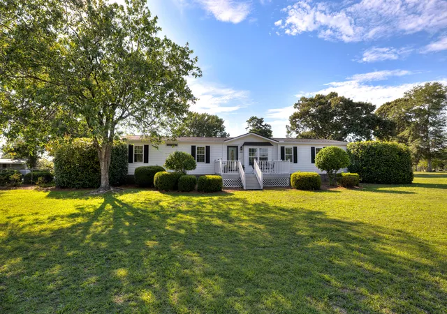 Homes for sale in Manning, SC | 1294 Landing Rd, Manning, SC 29102 | MLS# 26017415