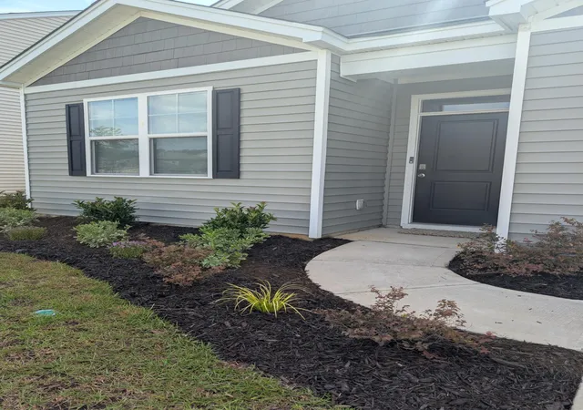 Photo 2 of Single family home for sale at 911 Woodside Crk Ln, Summerville, SC 29486 | MLS# 26016811 | Listing updated on 2026-09-12