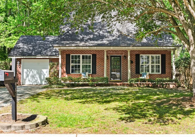 Photo 1 of Single family home for sale at 981 Stono River Dr, Charleston, SC 29412 | MLS# 26010996 | Listing updated on 2026-04-18
