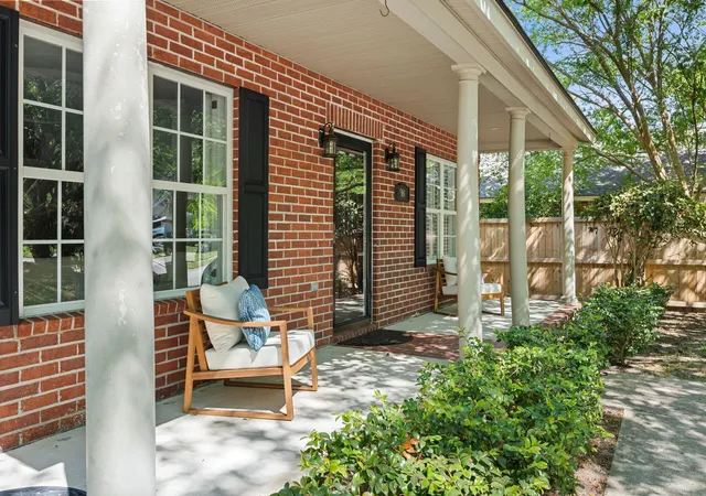 Photo 4 of Single family home for sale at 981 Stono River Dr, Charleston, SC 29412 | MLS# 26010996 | Listing updated on 2026-04-18