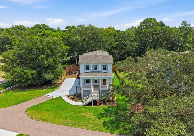 Photo 2 of Sale Pending at 1129 Hamlin Rd, Mount Pleasant, SC 29466 | MLS# 26022531 | Listing updated on 2026-08-19