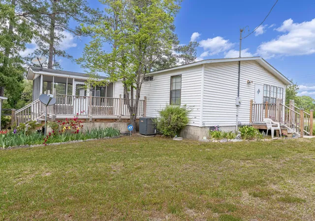 Photo 3 of Manufactured home for sale at 652 Tee Vee Rd, Elloree, SC 29047 | MLS# 26024536 | Listing updated on 2026-08-30
