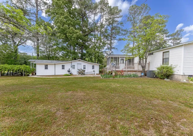 Photo 5 of Manufactured home for sale at 652 Tee Vee Rd, Elloree, SC 29047 | MLS# 26024536 | Listing updated on 2026-08-30