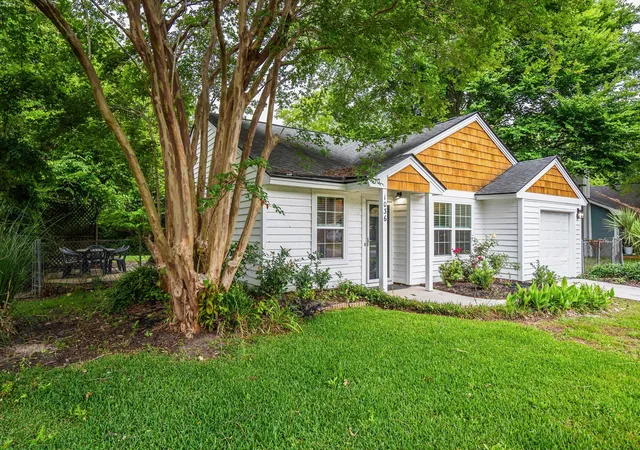 Homes for sale in Charleston, SC | 1036 Oakcrest Dr, Charleston, SC 29412 | MLS# 26014750