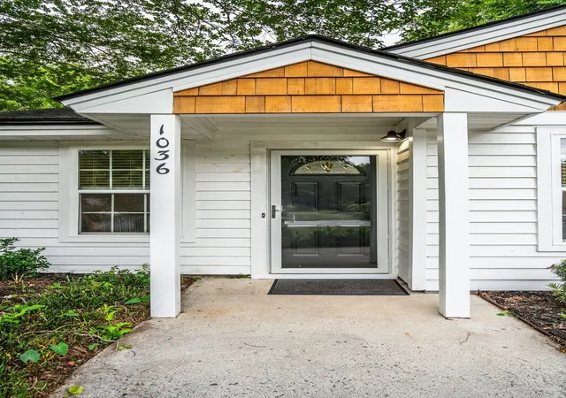 Homes for sale in Charleston, SC | 1036 Oakcrest Dr, Charleston, SC 29412 | MLS# 26014750