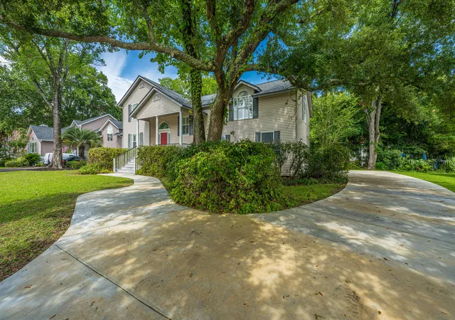 Photo 2 of Single family home for sale at 230 Marsh Oaks Dr, Charleston, SC 29407 | MLS# 26020468 | Listing updated on 2026-09-18