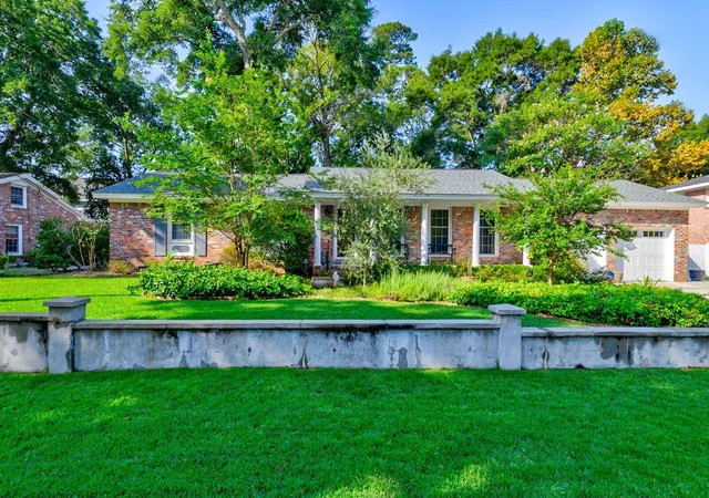 Photo 1 of Single family home for sale at 683 Highwood Cir, Charleston, SC 29412 | MLS# 26023583 | Listing updated on 2026-09-11