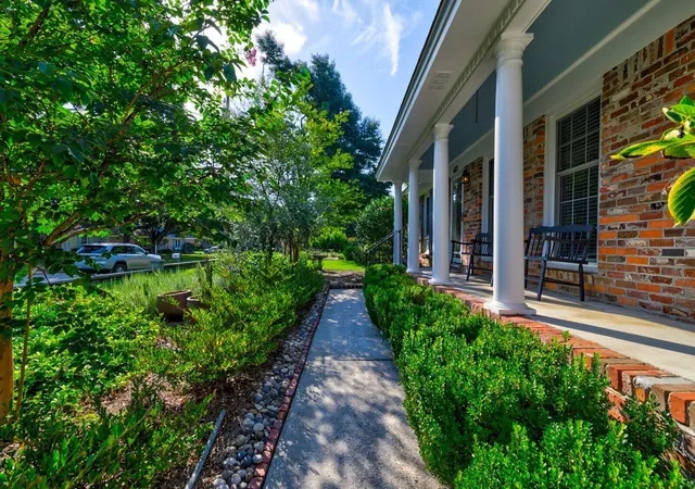 Photo 2 of Single family home for sale at 683 Highwood Cir, Charleston, SC 29412 | MLS# 26023583 | Listing updated on 2026-09-11