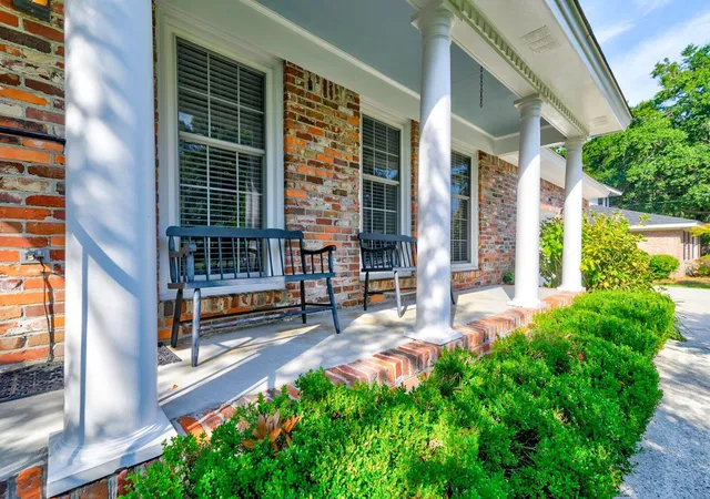 Photo 3 of Single family home for sale at 683 Highwood Cir, Charleston, SC 29412 | MLS# 26023583 | Listing updated on 2026-09-11