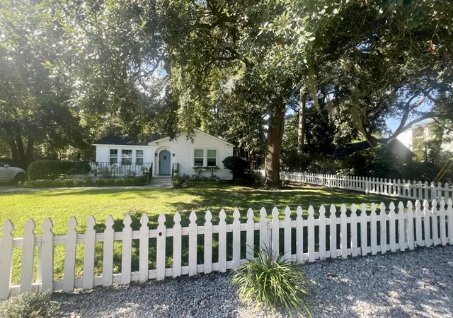 Photo 3 of Single family home for sale at 122 Neyle St, Walterboro, SC 29488 | MLS# 25024482 | Listing updated on 2025-10-01