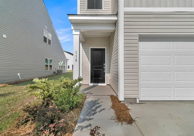 Photo 3 of Single family home for sale at 216 Hungerford Dr, Summerville, SC 29486 | MLS# 26017348 | Listing updated on 2026-09-03