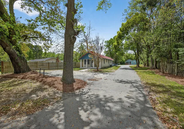 Homes for sale in Ravenel, SC | 4319&4317 Davison Rd, Ravenel, SC 29470 | MLS# 26017999
