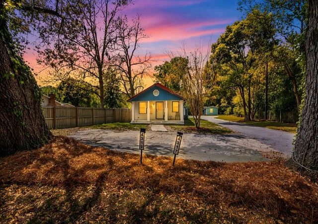 Homes for sale in Ravenel, SC | 4319&4317 Davison Rd, Ravenel, SC 29470 | MLS# 26017999
