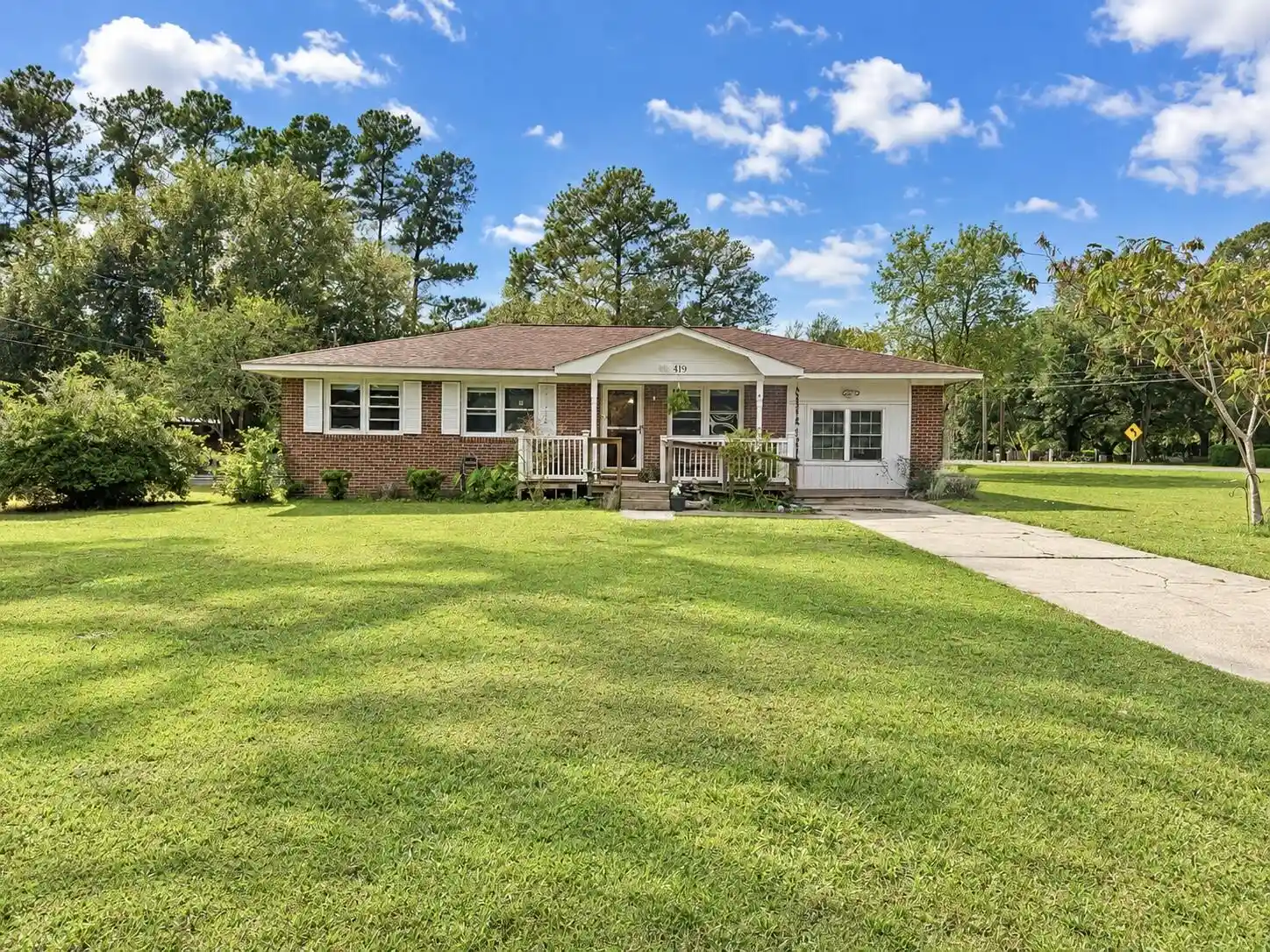 Photo 1 of Single family home for sale at 419 Forest Cir, Summerville, SC 29483 | MLS# 26028202 | Listing updated on 2026-10-14