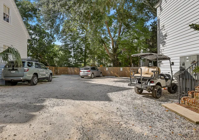 2nd image of 176 Broad St, Charleston, SC 29401