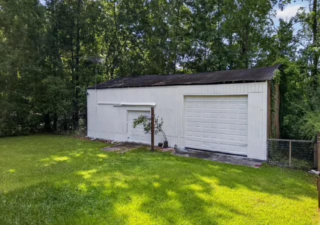 3rd image of 221 Forest Cir, Summerville, SC 29483 | MLS# 26019601