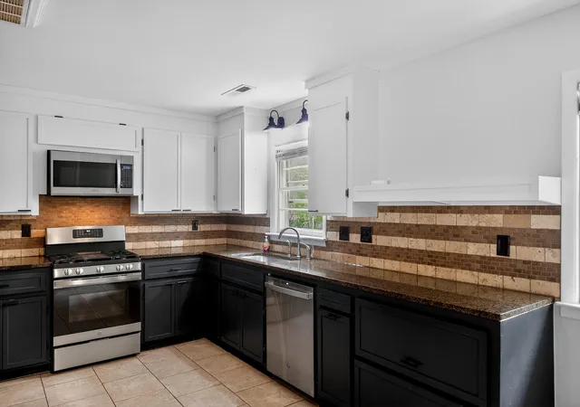 5th image of 221 Forest Cir, Summerville, SC 29483 | MLS# 26019601