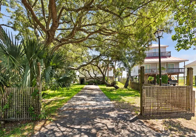 Photo 4 of Single family home for sale at 1543 Terns Nest Rd, Charleston, SC 29412 | MLS# 26019333 | Listing updated on 2026-09-14