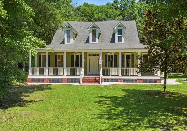 Photo 3 of Single family home for sale at 1404 Leisure Dr, Summerville, SC 29486 | MLS# 26017149 | Listing updated on 2026-09-09