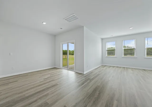 Photo 4 of Single family home for sale at 137 Lilac Grv Way, Summerville, SC 29486 | MLS# 26016368 | Listing updated on 2026-10-26