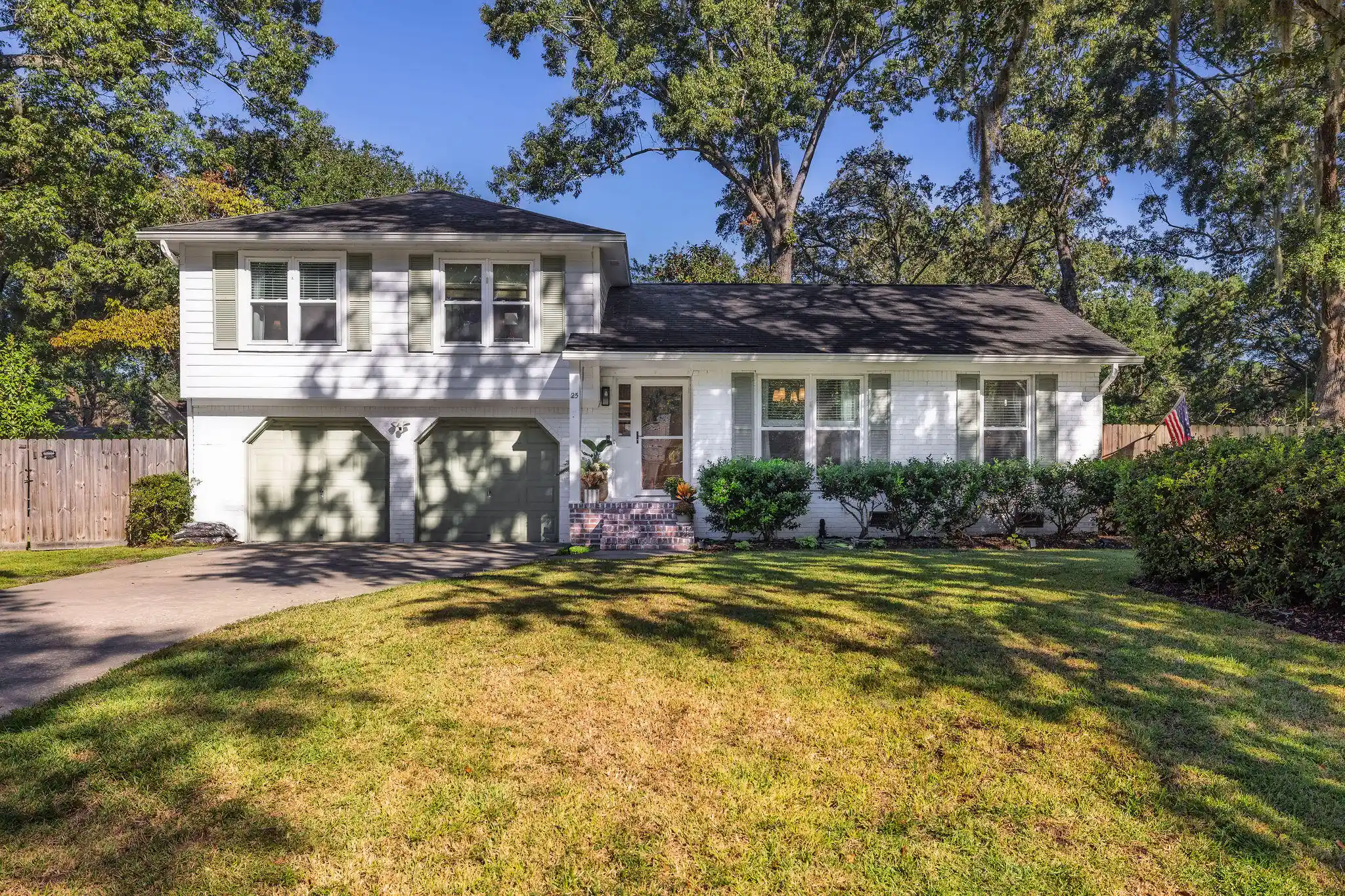 Single family home for sale at 25 Hillcreek Blvd, Charleston, SC 29412 | MLS# 26028964
