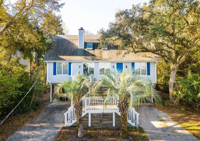Photo 3 of Single family home for sale at 1019 Seacrest Ln, Folly Beach, SC 29439 | MLS# 26015198 | Listing updated on 2026-09-13