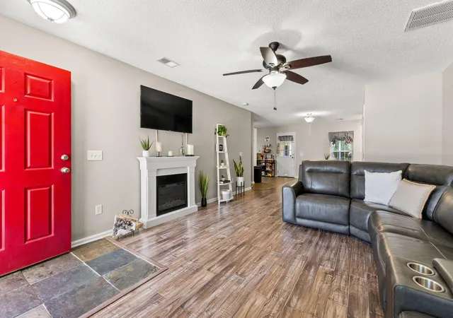 Photo 3 of Single family home for sale at 226 Emerald Isle Dr, Moncks Corner, SC 29461 | MLS# 26016932 | Listing updated on 2026-10-12