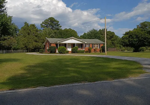 Homes for sale in Walterboro, SC | 1247 Peurifoy Rd, Walterboro, SC 29488 | MLS# 26020056