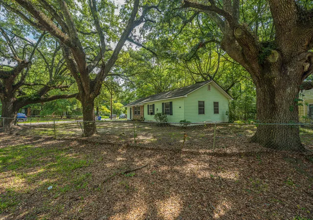 Photo 3 of Single family home for sale at 2881 Charlene Dr, North Charleston, SC 29405 | MLS# 26023208 | Listing updated on 2026-09-09