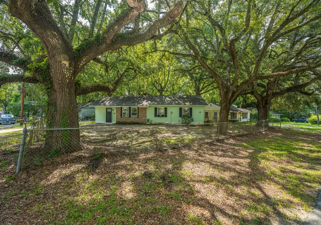 Photo 4 of Single family home for sale at 2881 Charlene Dr, North Charleston, SC 29405 | MLS# 26023208 | Listing updated on 2026-10-06