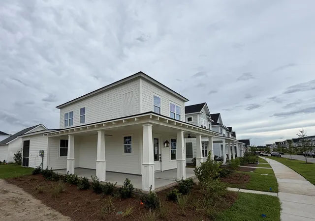 Photo 2 of Single family home for sale at 785 Blueway Ave, Summerville, SC 29486 | MLS# 26021287 | Listing updated on 2026-10-27
