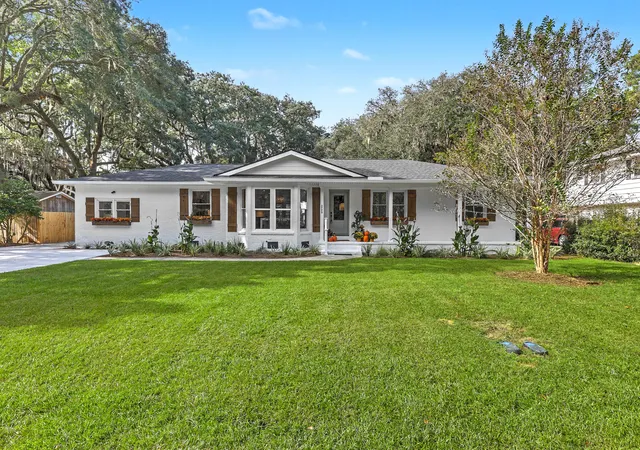 Single family home for sale at 1773 Huntington Dr, Charleston, SC 29407 | MLS# 26029459