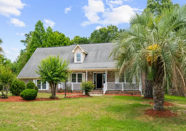 Photo 1 of Single family home for sale at 946 Melrose Dr, Charleston, SC 29414 | MLS# 26015033 | Listing updated on 2026-08-31