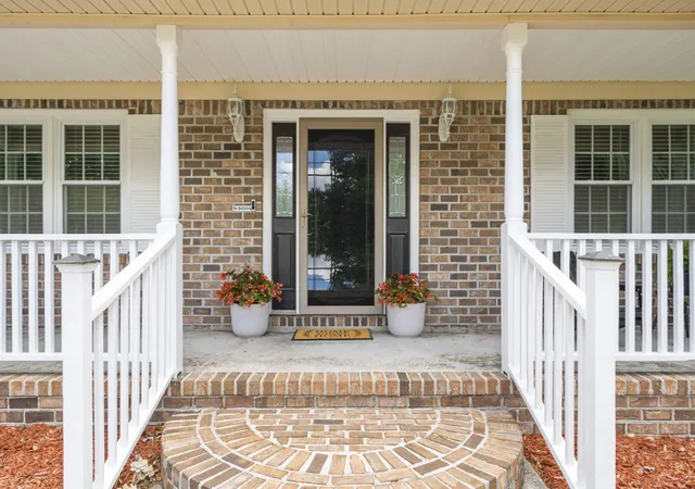 Photo 2 of Single family home for sale at 946 Melrose Dr, Charleston, SC 29414 | MLS# 26015033 | Listing updated on 2026-08-31