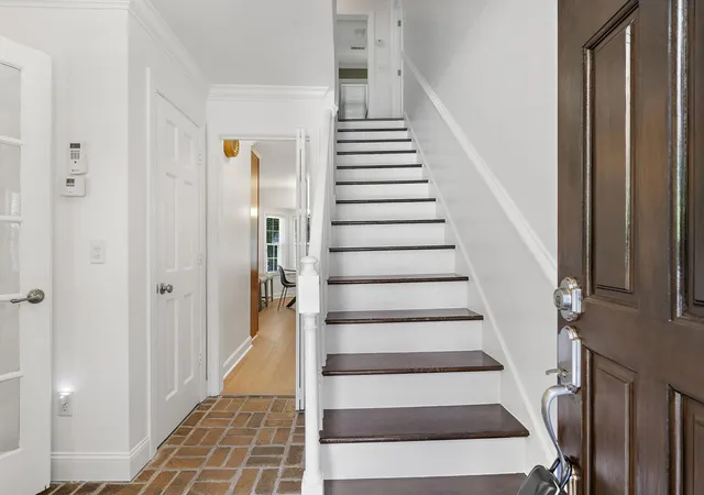 Photo 3 of Single family home for sale at 946 Melrose Dr, Charleston, SC 29414 | MLS# 26015033 | Listing updated on 2026-08-31