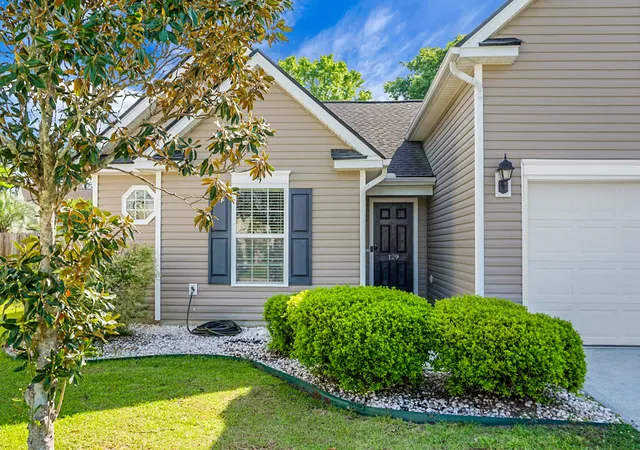 Photo 4 of Single family home for sale at 129 Mockernut Dr, Ladson, SC 29456 | MLS# 26012160 | Listing updated on 2026-04-28