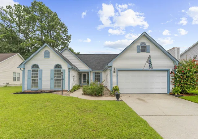 Photo 2 of Sale Pending at 120 Kingsbridge Dr, Goose Creek, SC 29445 | MLS# 26020383 | Listing updated on 2026-09-08