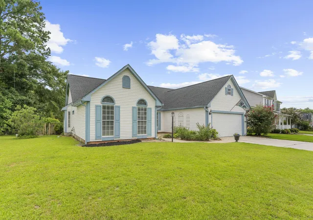 Photo 3 of Sale Pending at 120 Kingsbridge Dr, Goose Creek, SC 29445 | MLS# 26020383 | Listing updated on 2026-09-08