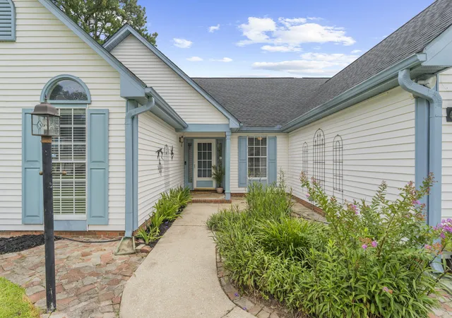 Photo 4 of Sale Pending at 120 Kingsbridge Dr, Goose Creek, SC 29445 | MLS# 26020383 | Listing updated on 2026-09-08