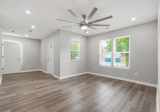 Photo 3 of Single family home for sale at 2711 Saratoga Rd, North Charleston, SC 29405 | MLS# 26014033 | Listing updated on 2026-09-10