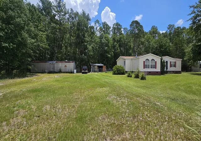 Photo 3 of Manufactured home for sale at 215 Walker St, Walterboro, SC 29488 | MLS# 26022546 | Listing updated on 2026-08-07
