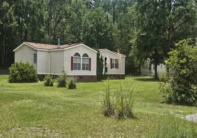 Photo 4 of Manufactured home for sale at 215 Walker St, Walterboro, SC 29488 | MLS# 26022546 | Listing updated on 2026-08-07