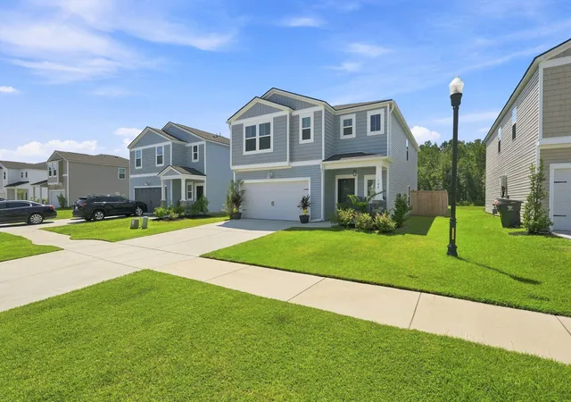Photo 3 of Single family home for sale at 189 Lucky Day Dr, Summerville, SC 29486 | MLS# 26024375 | Listing updated on 2026-09-16