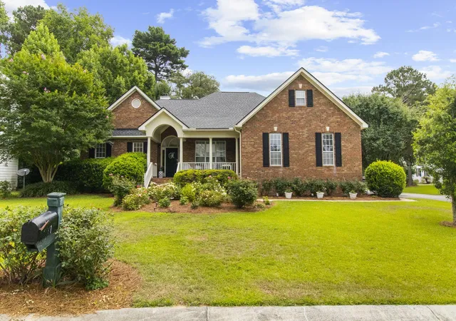 Photo 1 of Single family home for sale at 2001 Carriage Way, Summerville, SC 29485 | MLS# 26017948 | Listing updated on 2026-09-15