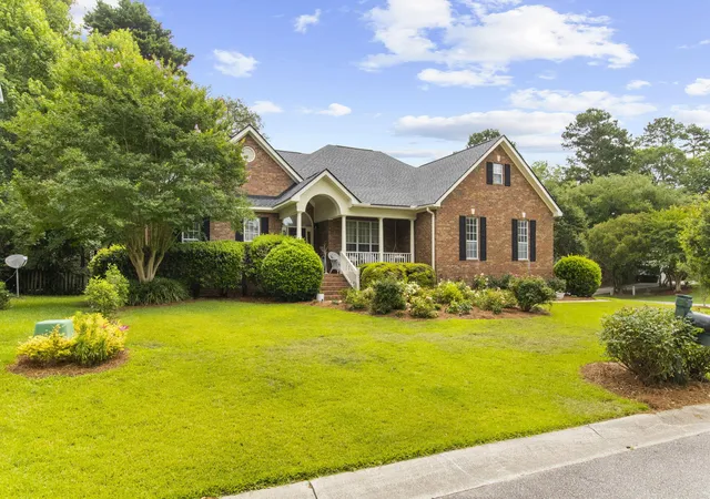 Photo 2 of Single family home for sale at 2001 Carriage Way, Summerville, SC 29485 | MLS# 26017948 | Listing updated on 2026-09-15